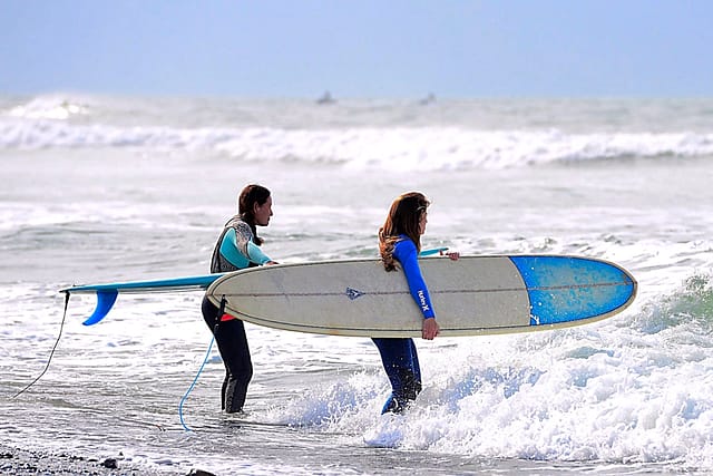 Beginner surfers surfing