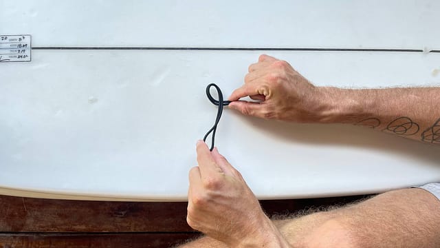 How to tie surf leash